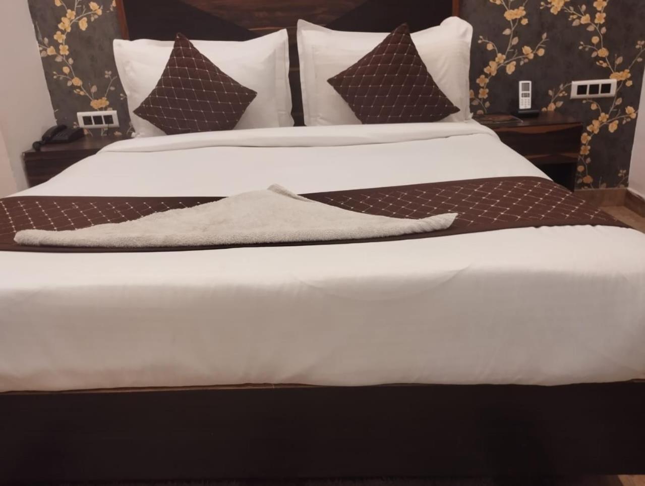 Hotel Plaza International Near Delhi Airport นิวเดลี ภายนอก รูปภาพ